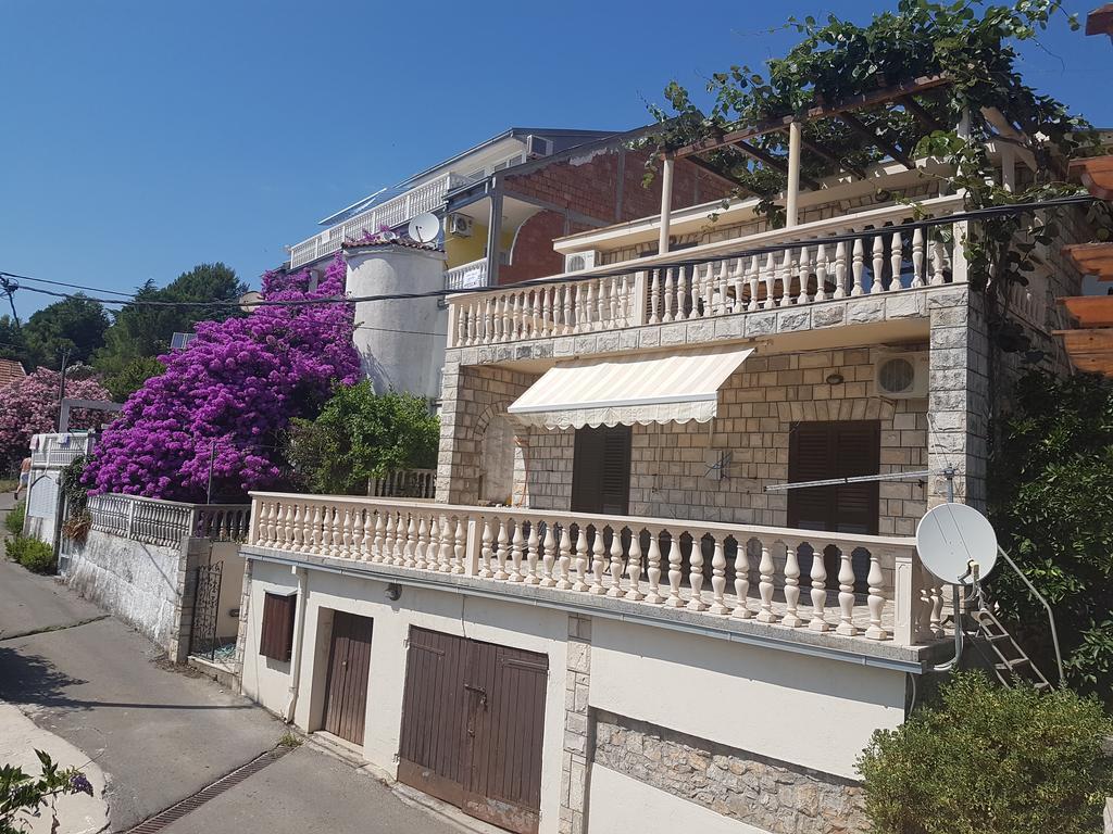 Apartments Grispolis 티바트 외부 사진