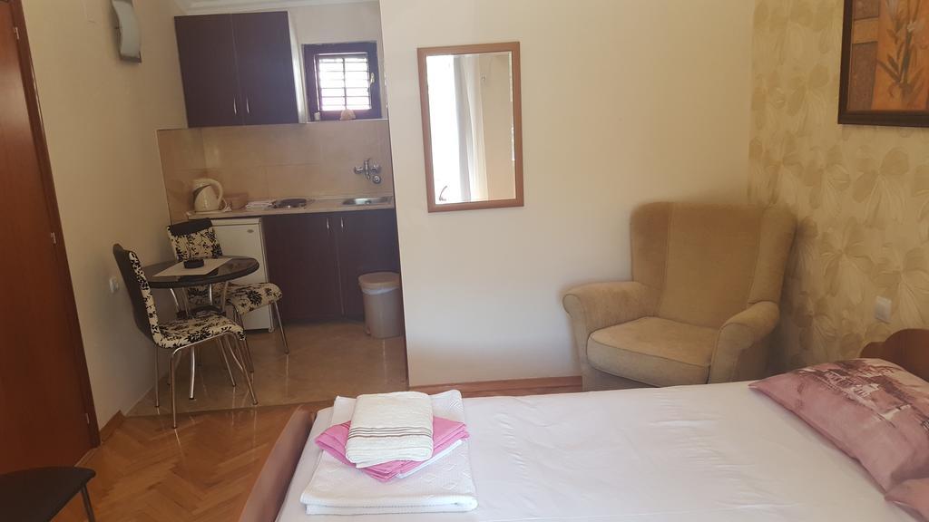 Apartments Grispolis 티바트 외부 사진