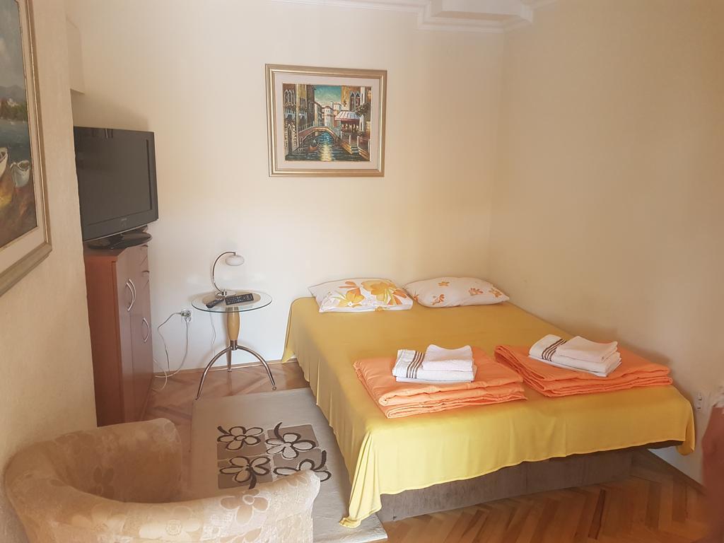 Apartments Grispolis 티바트 외부 사진